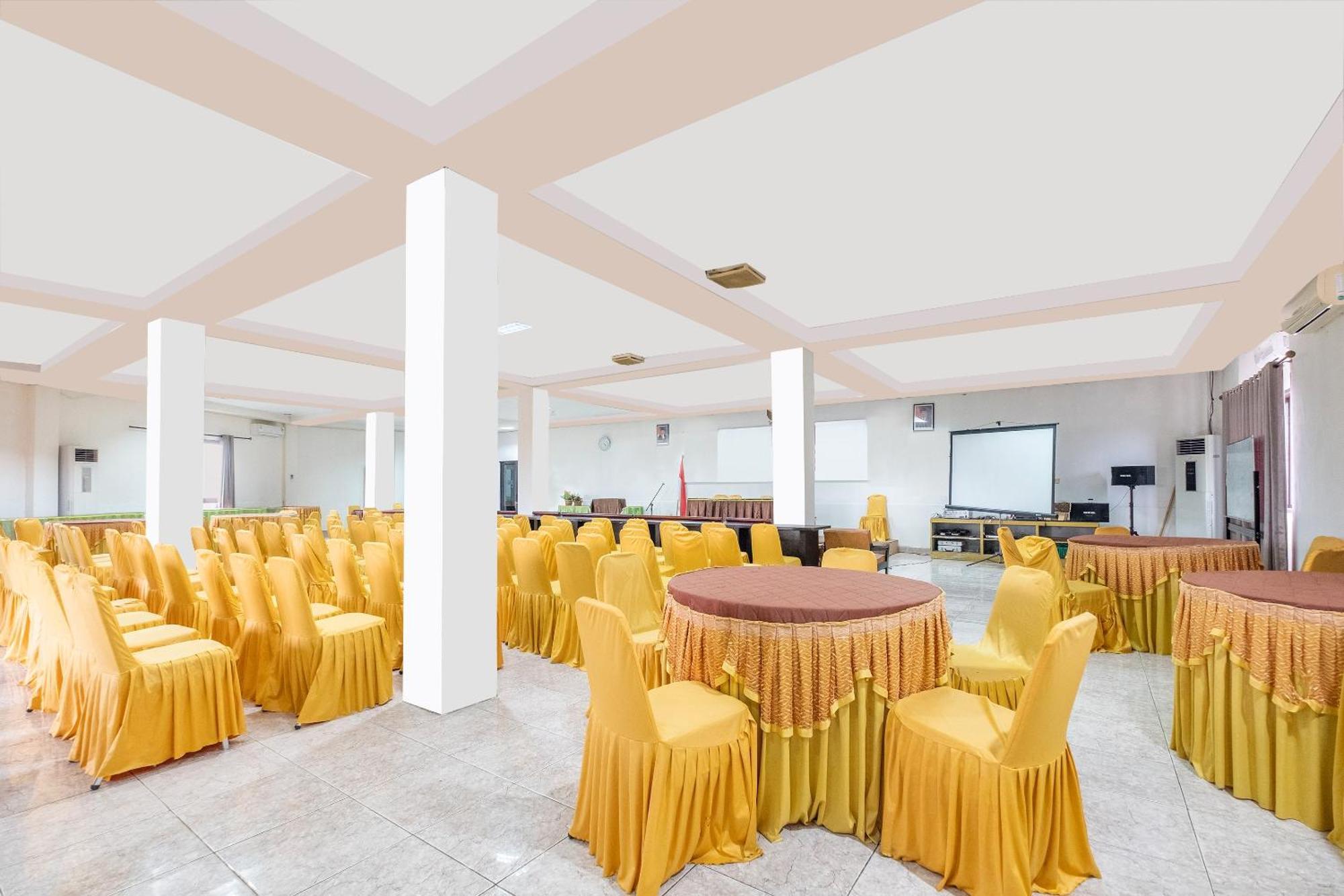 Super Oyo 2704 Hotel Transit 2 Mandai Εξωτερικό φωτογραφία