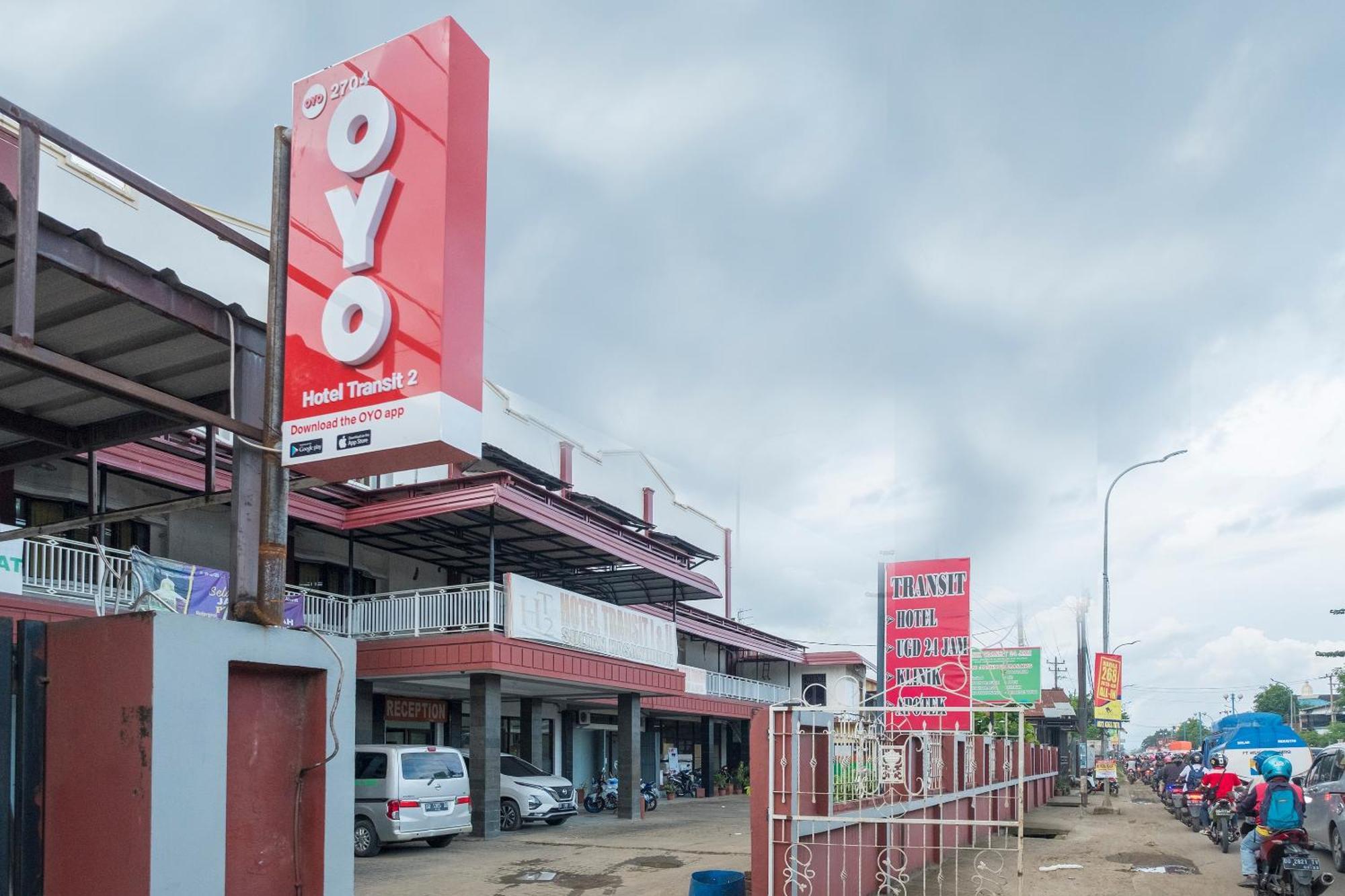 Super Oyo 2704 Hotel Transit 2 Mandai Εξωτερικό φωτογραφία
