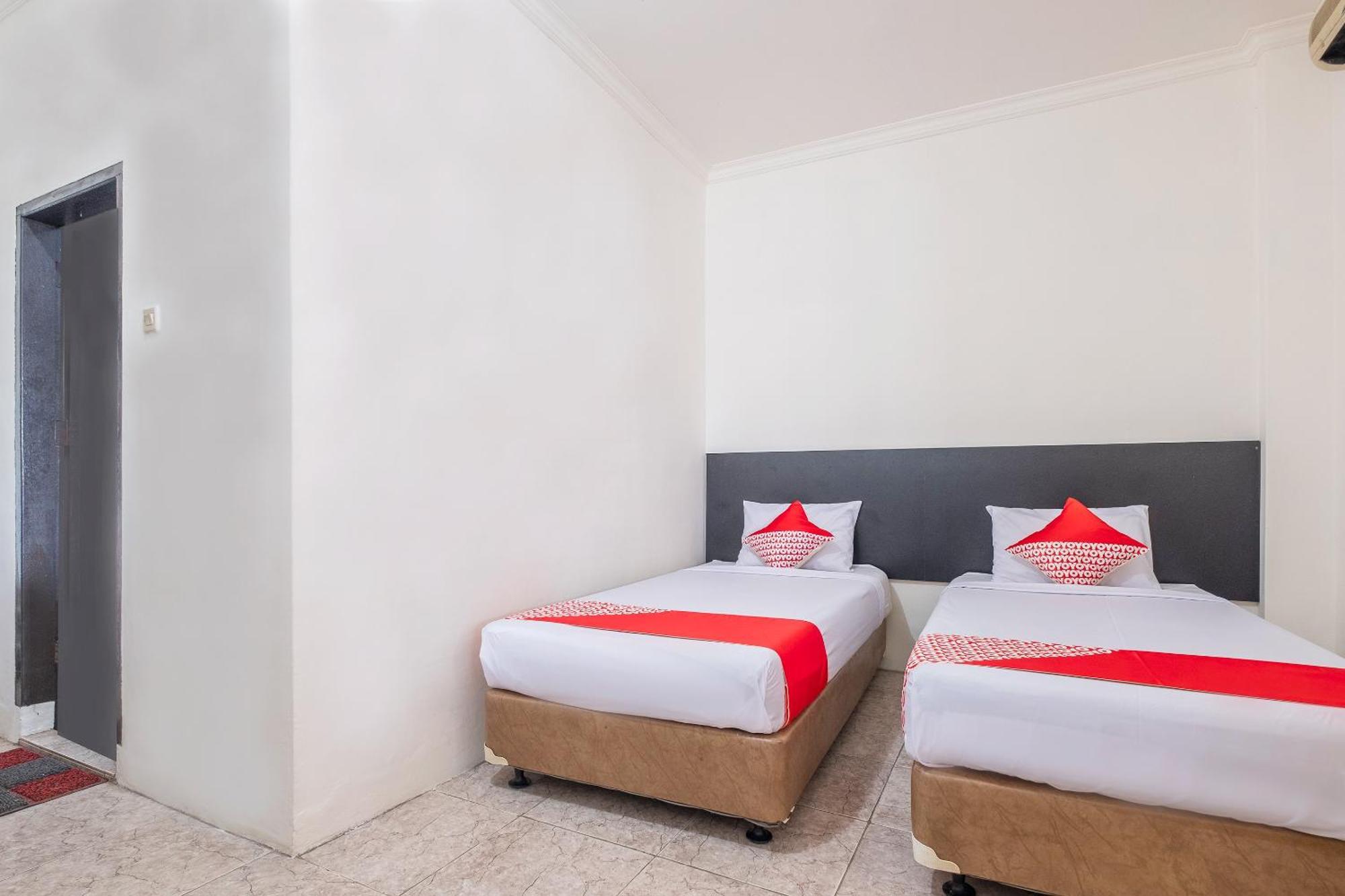 Super Oyo 2704 Hotel Transit 2 Mandai Εξωτερικό φωτογραφία